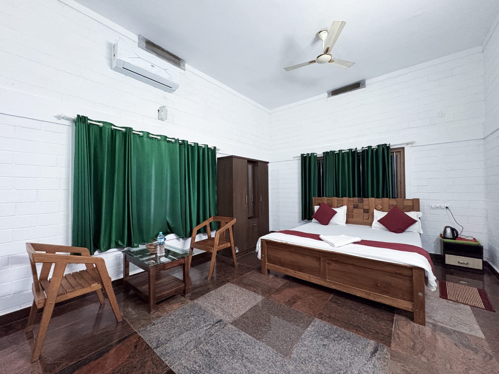 Deluxe double bed rooms AC