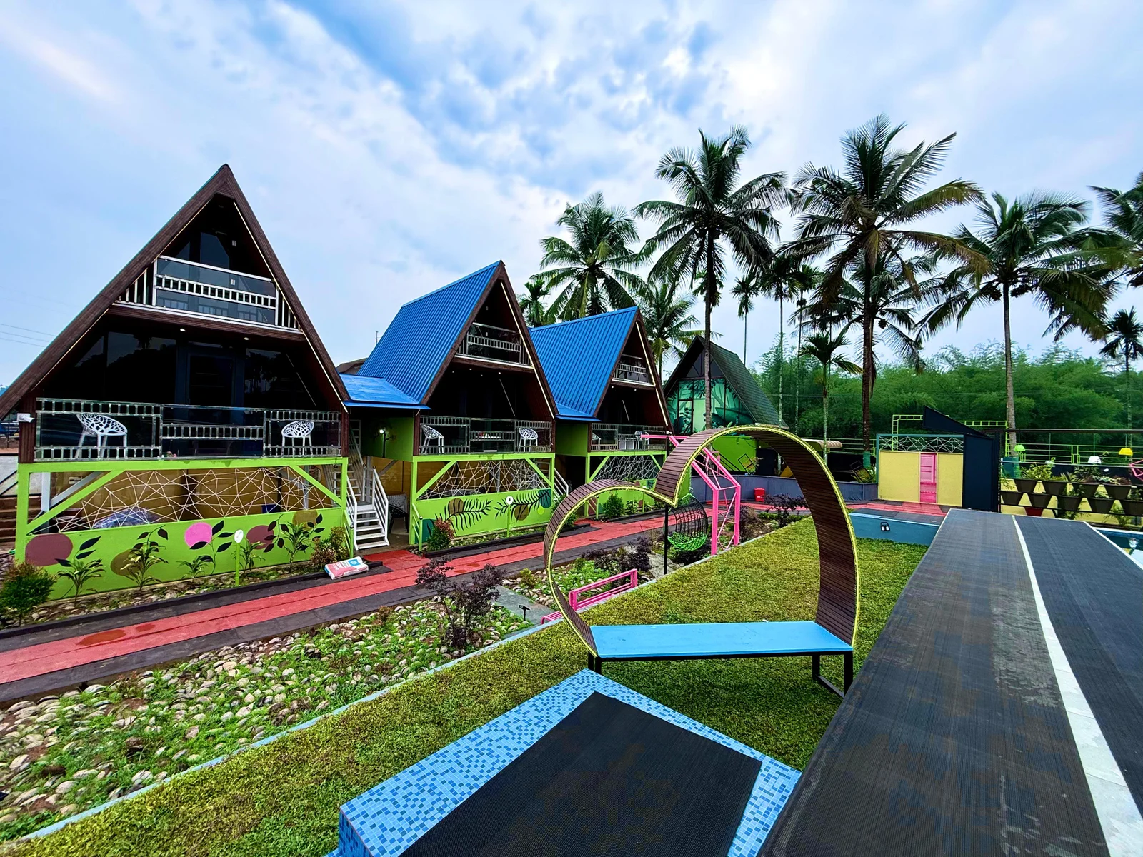 Mist wave resort